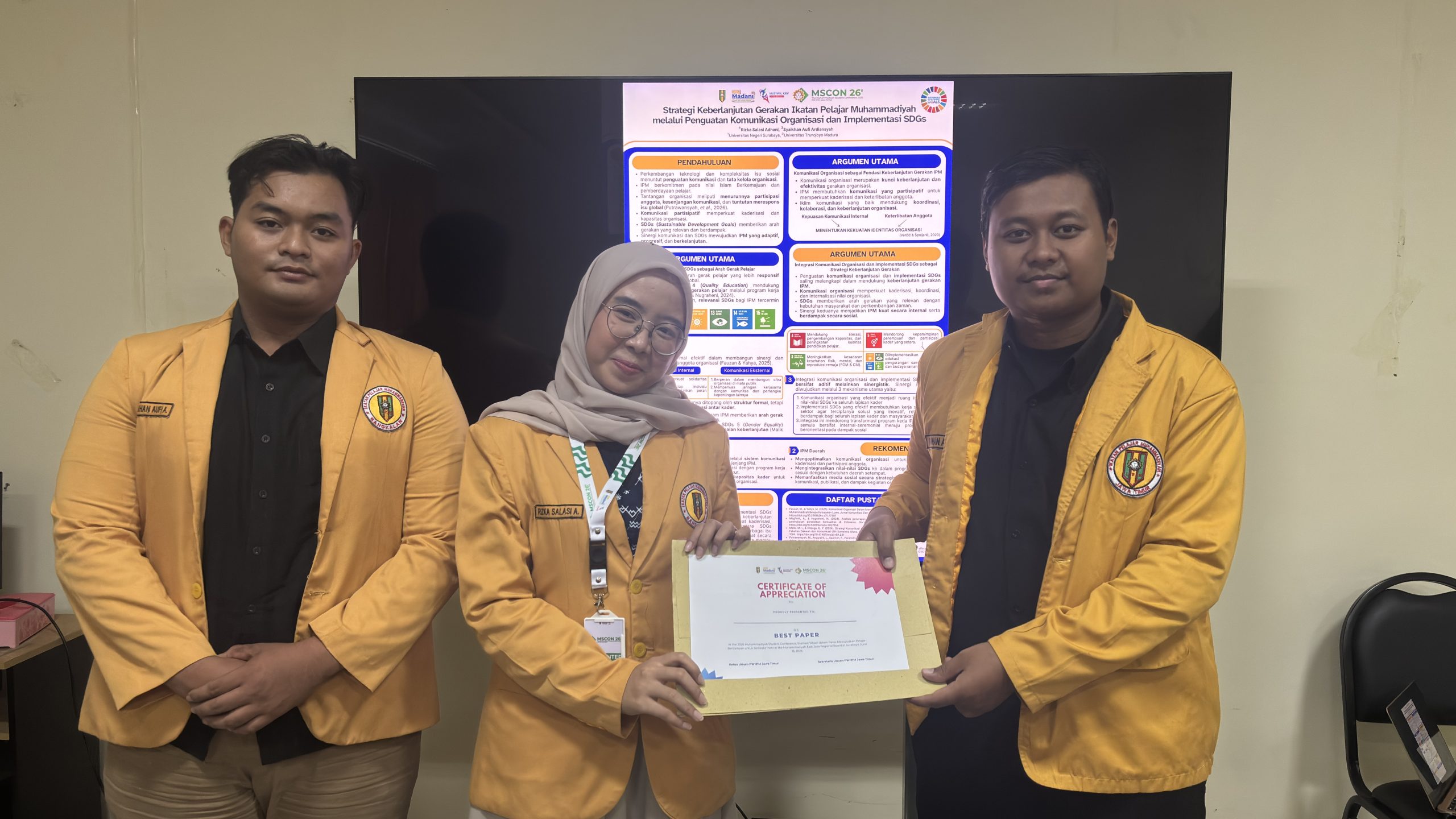 Bawa Isu SDGs dan Komunikasi Organisasi, Tim Rizka-Syaikhan Borong Best Poster dan Best Presentation di MSCON 2026